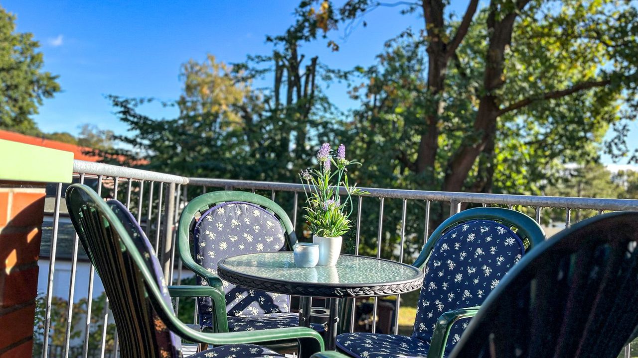 Balkon mit Gartenmöbeln Balkon mit Gartenmöbeln